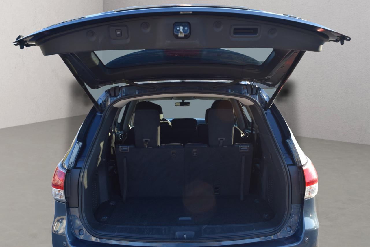 2016 Nissan Pathfinder SV AWD BACK UP CAMERA Photo