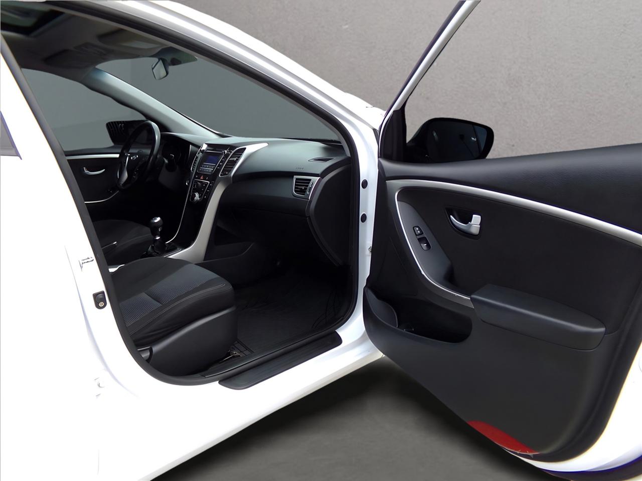 2016 Hyundai Elantra GT GLS Manual Panoramic Sunroof Photo