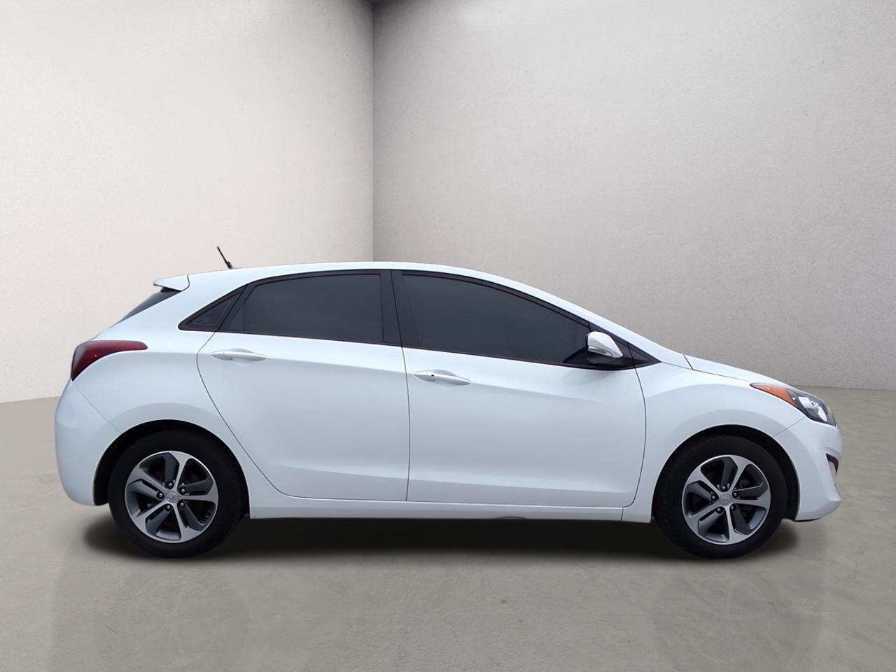 2016 Hyundai Elantra GT GLS Manual Panoramic Sunroof Photo3