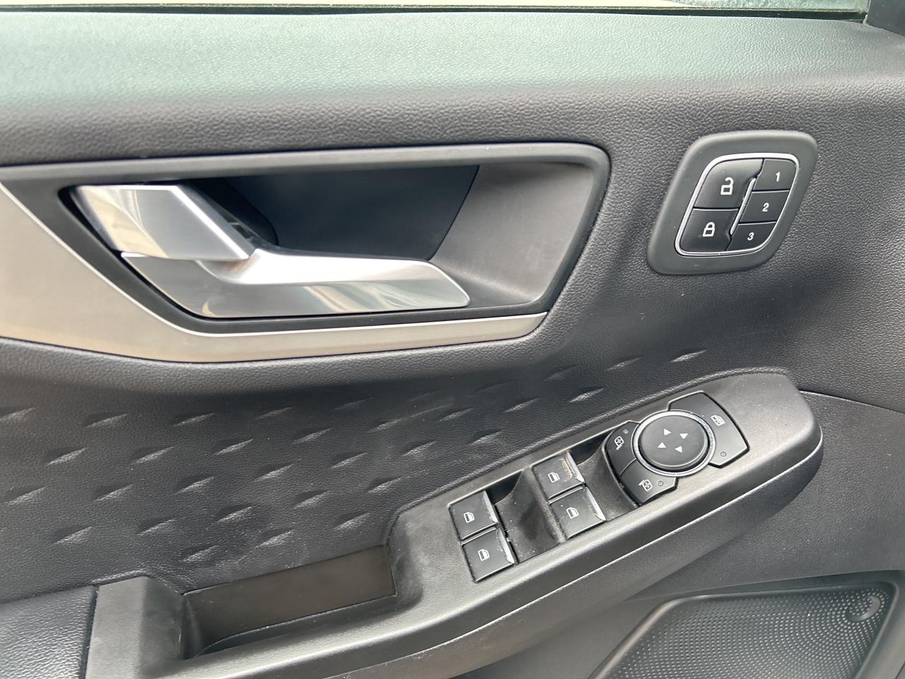 2020 Ford Escape SEL   Leatherette   Clean Carfax Photo