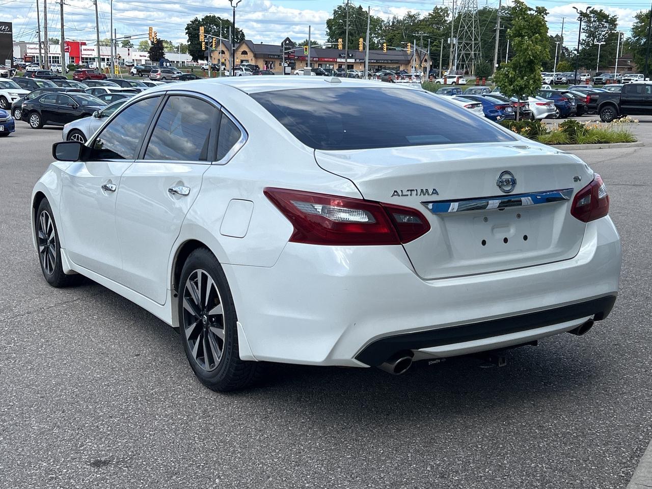 2018 Nissan Altima 2.5 SV   Sunroof   Clean Carfax Photo3