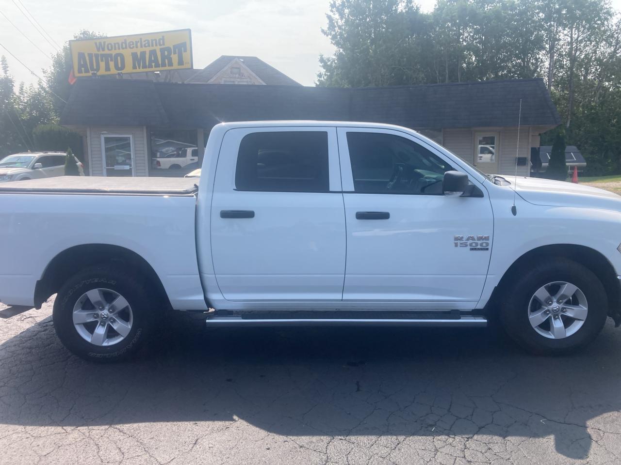 2022 RAM 1500 Classic SLT-BACK UP CAMERA-CLASSIC-HEATED SEATS Photo3