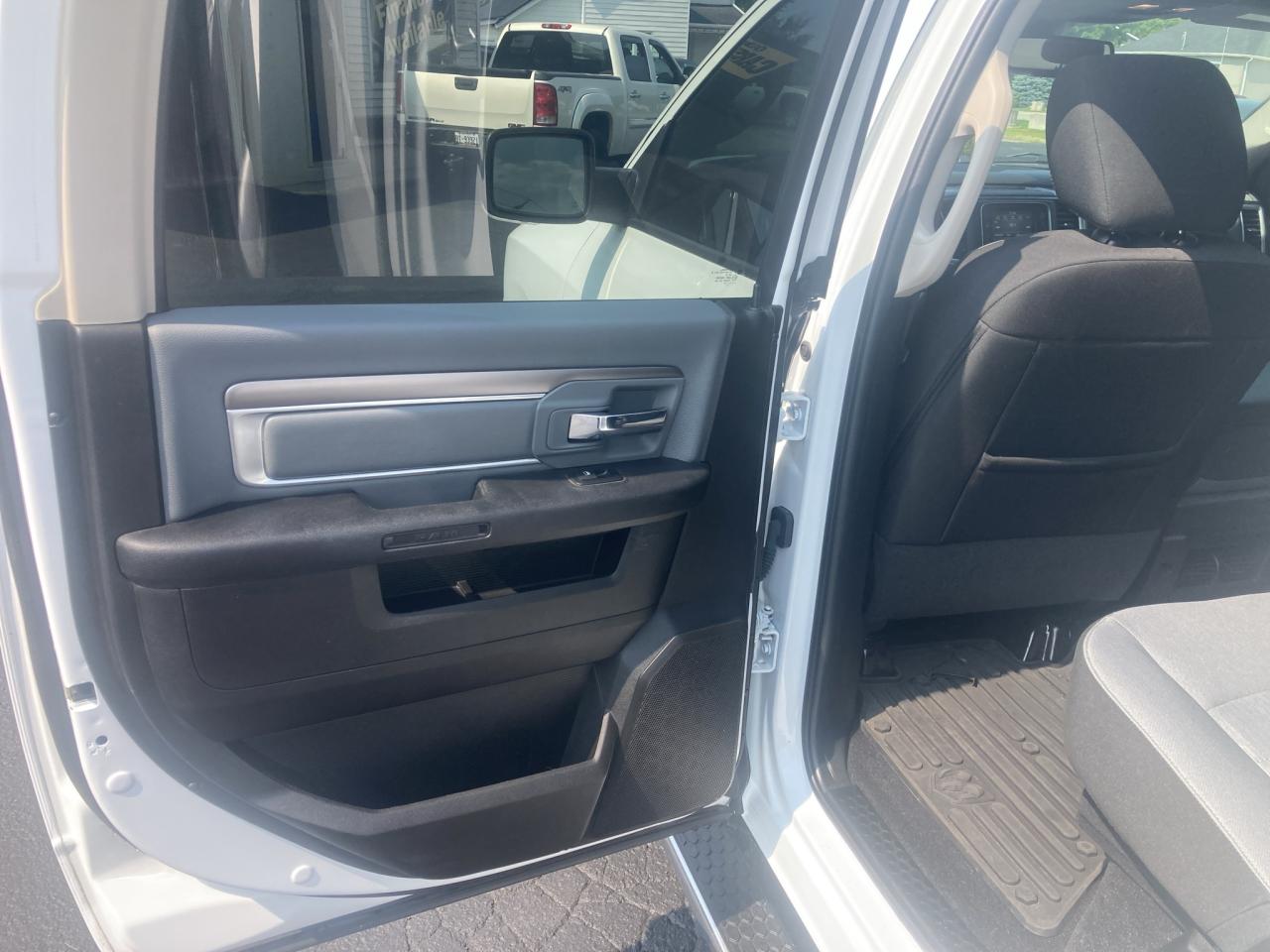 2022 RAM 1500 Classic SLT-BACK UP CAMERA-CLASSIC-HEATED SEATS Photo