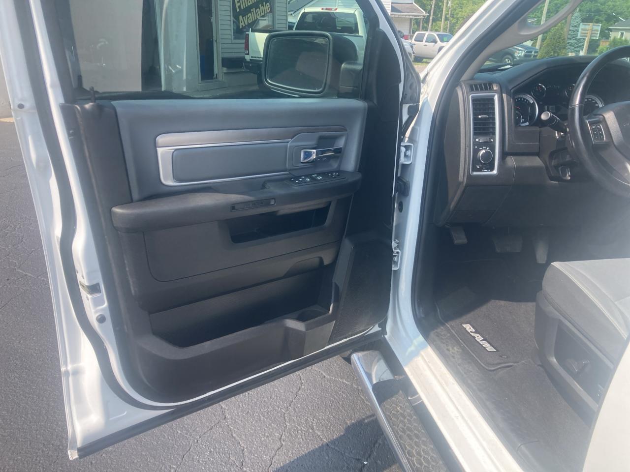2022 RAM 1500 Classic SLT-BACK UP CAMERA-CLASSIC-HEATED SEATS Photo