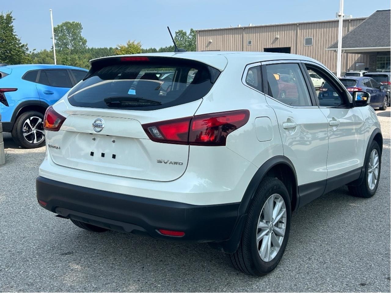 2018 Nissan Qashqai SV AWD   Sunroof   Heated Seats & Steering Wheel Photo3