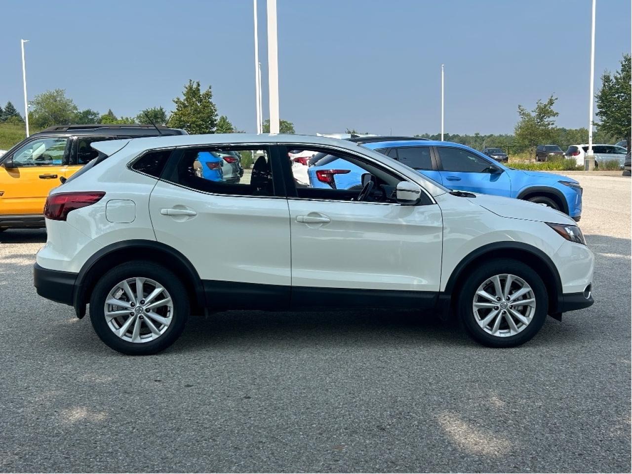2018 Nissan Qashqai SV AWD   Sunroof   Heated Seats & Steering Wheel Photo