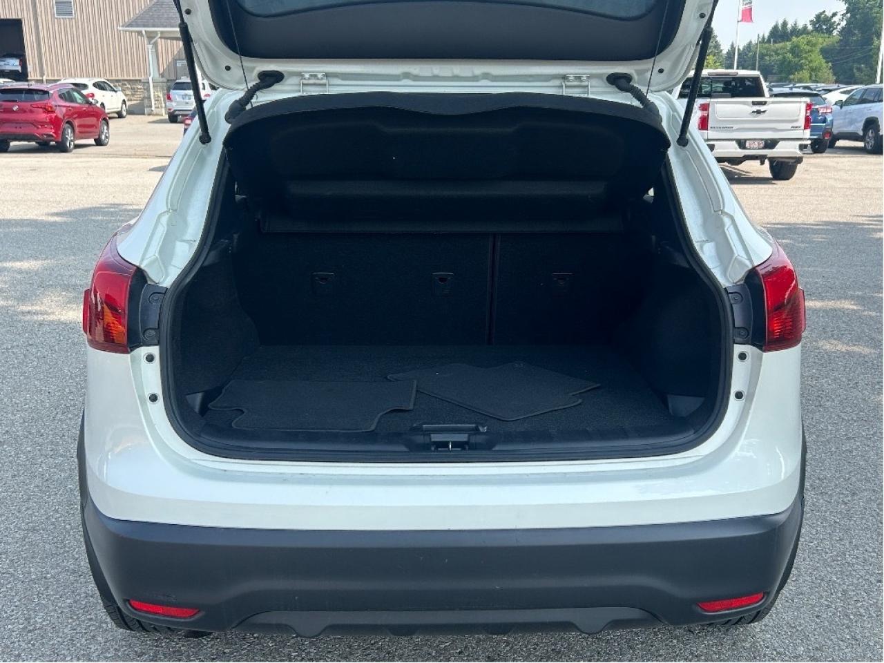 2018 Nissan Qashqai SV AWD   Sunroof   Heated Seats & Steering Wheel Photo