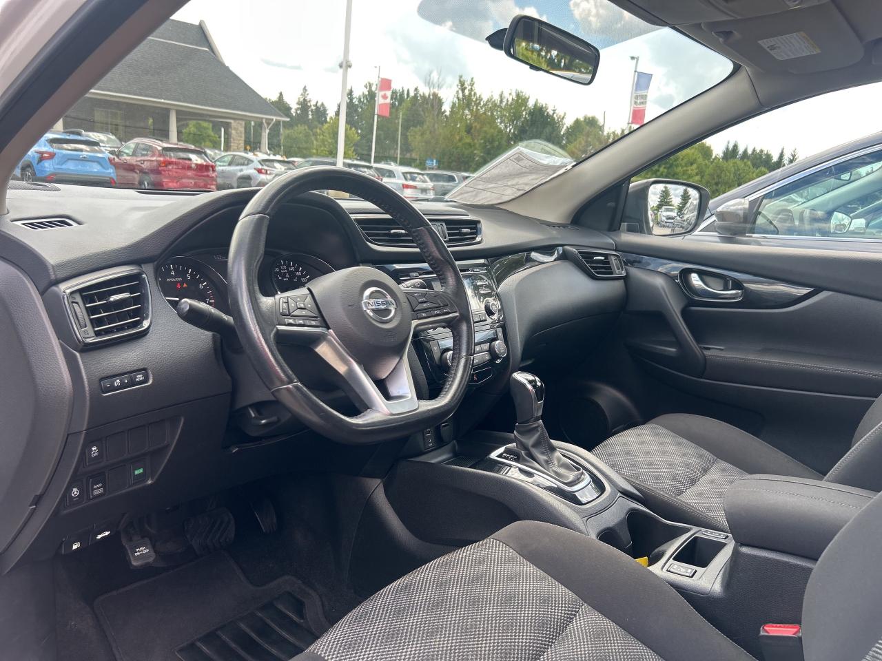 2018 Nissan Qashqai SV AWD   Sunroof   Heated Seats & Steering Wheel Photo