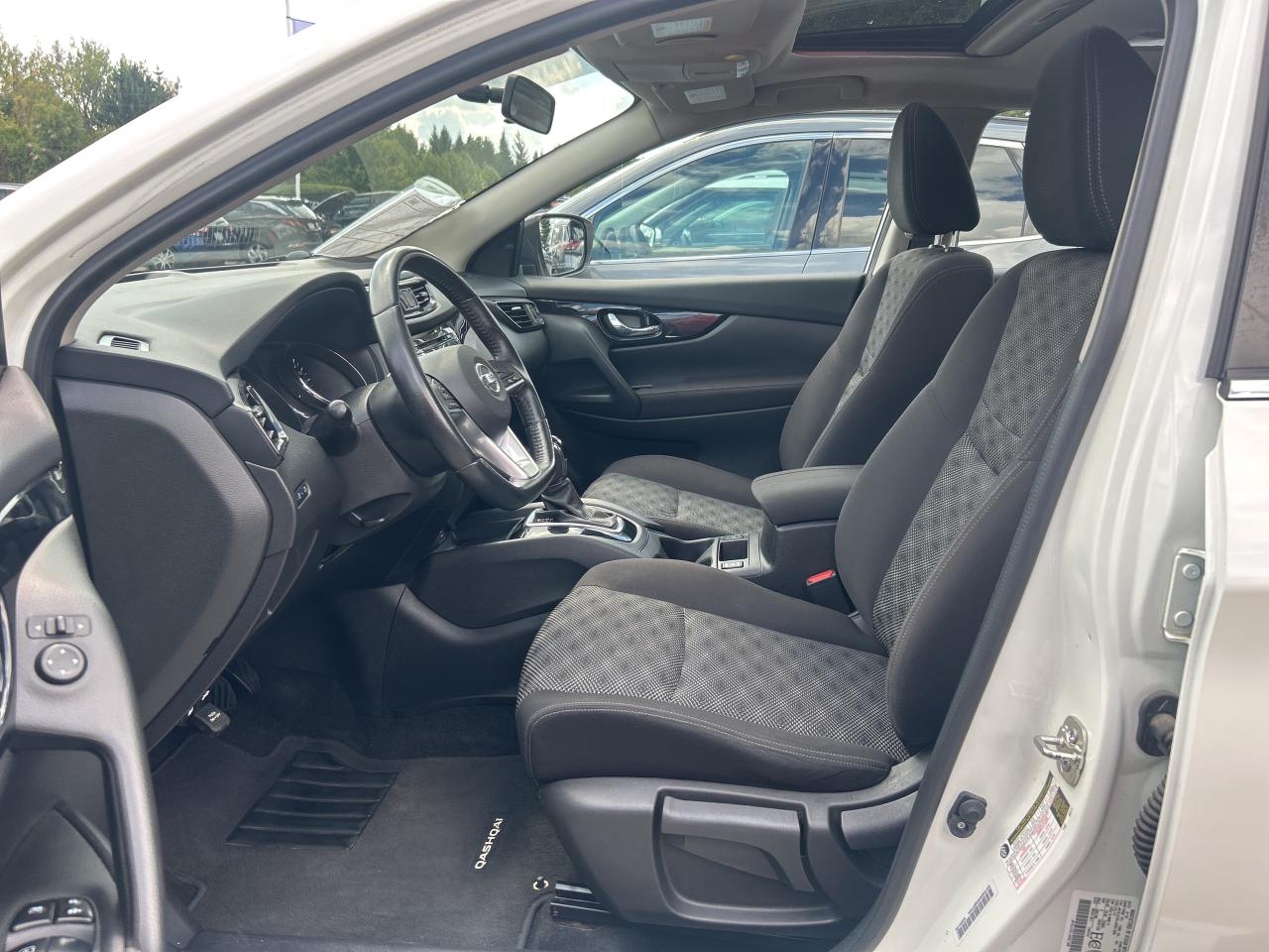 2018 Nissan Qashqai SV AWD   Sunroof   Heated Seats & Steering Wheel Photo