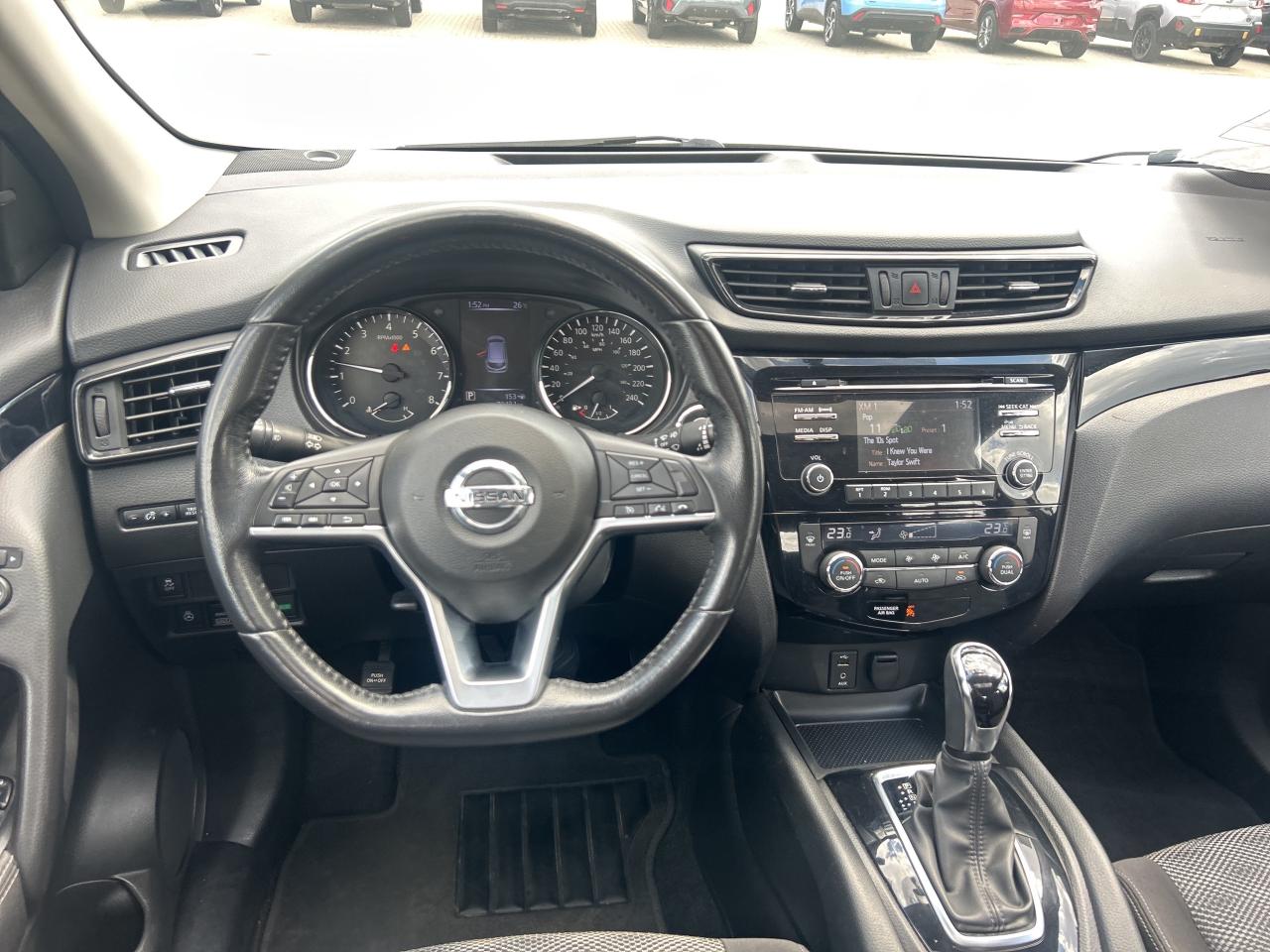 2018 Nissan Qashqai SV AWD   Sunroof   Heated Seats & Steering Wheel Photo