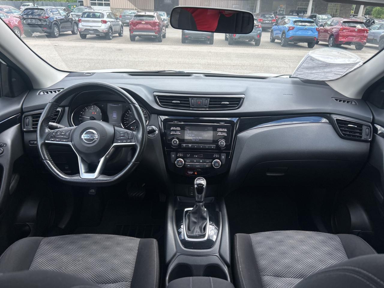 2018 Nissan Qashqai SV AWD   Sunroof   Heated Seats & Steering Wheel Photo
