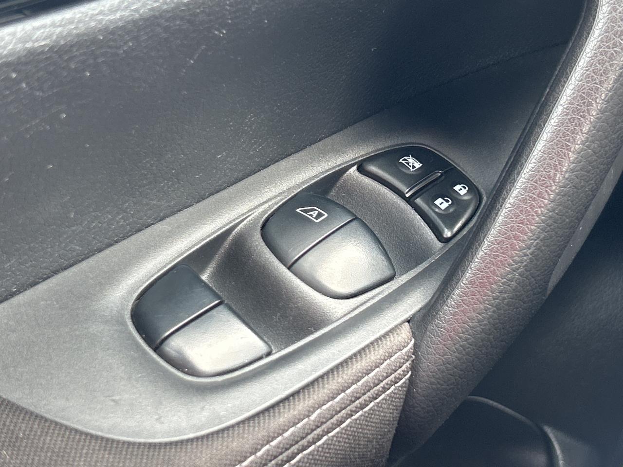 2018 Nissan Qashqai SV AWD   Sunroof   Heated Seats & Steering Wheel Photo