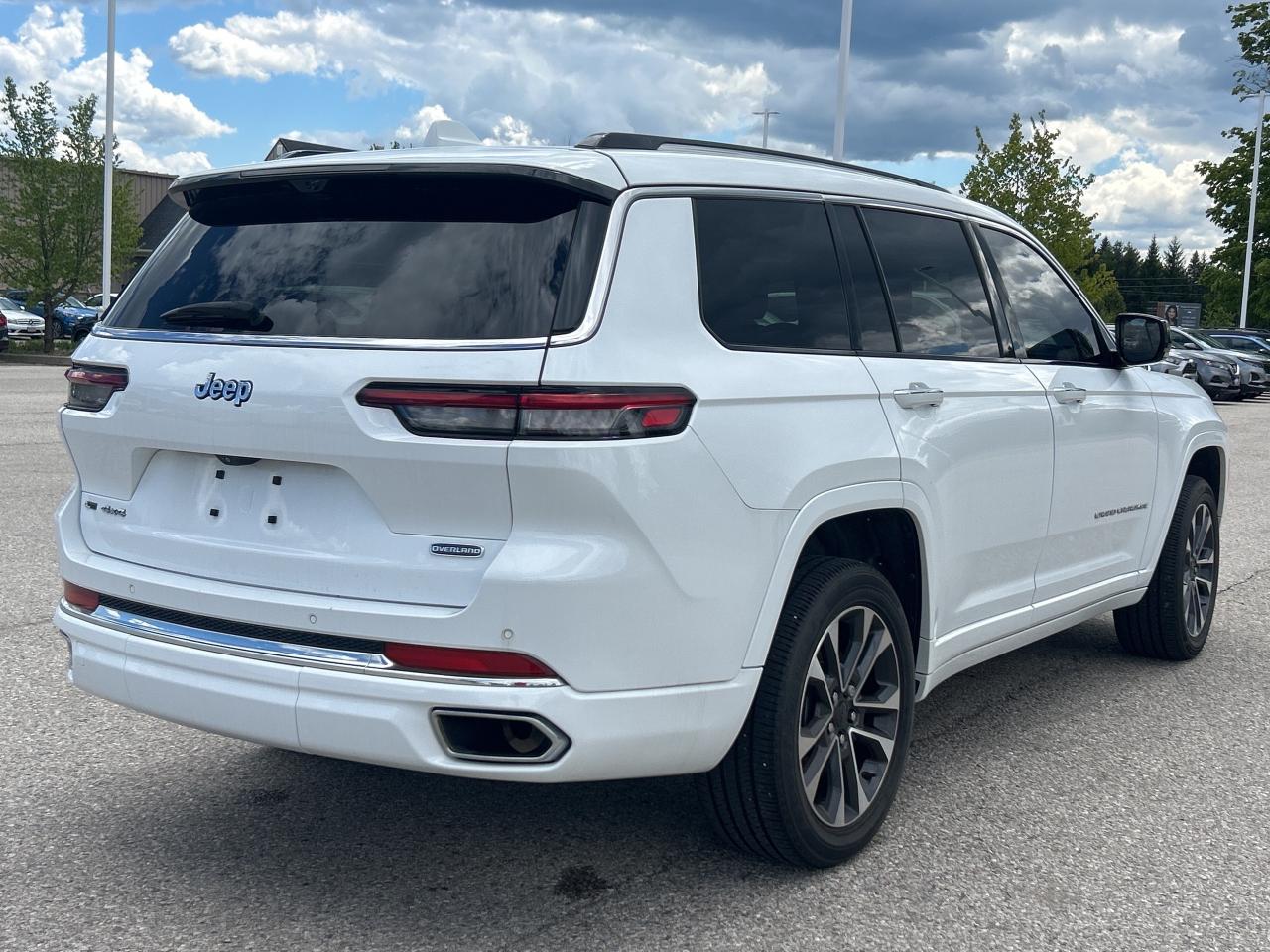 2022 Jeep Grand Cherokee L Overland 4x4   Nav.  Pano Roof Heated/Cooled Seats Photo3