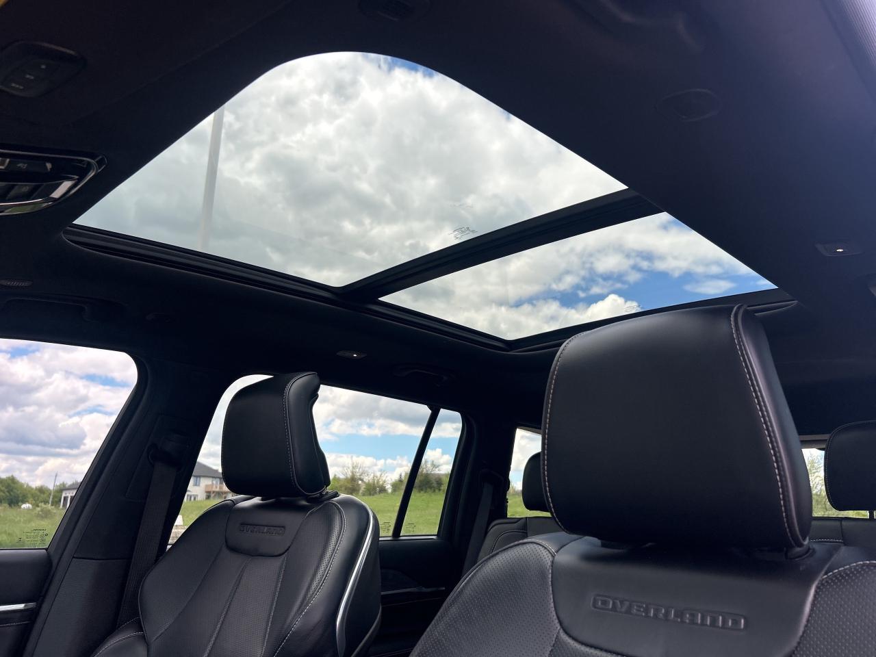 2022 Jeep Grand Cherokee L Overland 4x4   Nav.  Pano Roof Heated/Cooled Seats Photo