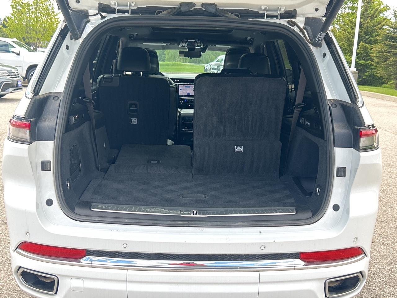 2022 Jeep Grand Cherokee L Overland 4x4   Nav.  Pano Roof Heated/Cooled Seats Photo