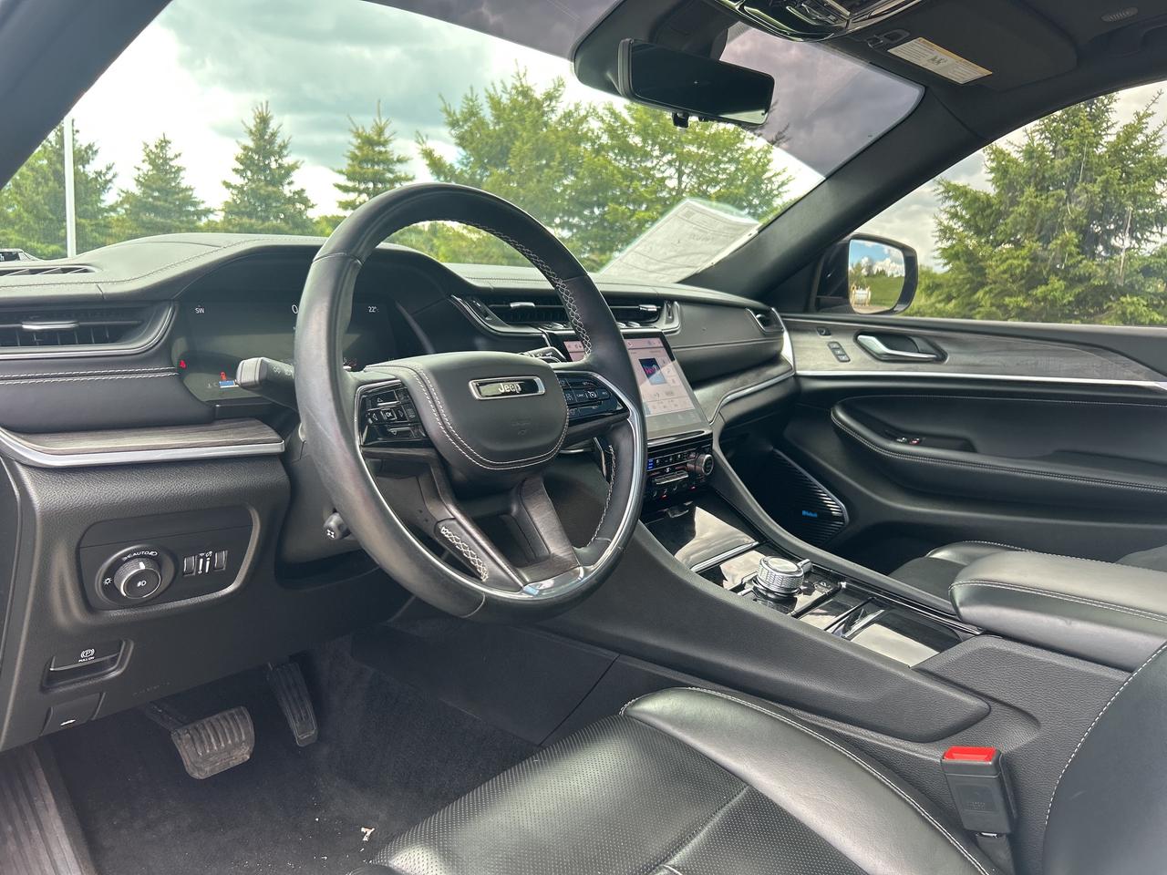 2022 Jeep Grand Cherokee L Overland 4x4   Nav.  Pano Roof Heated/Cooled Seats Photo