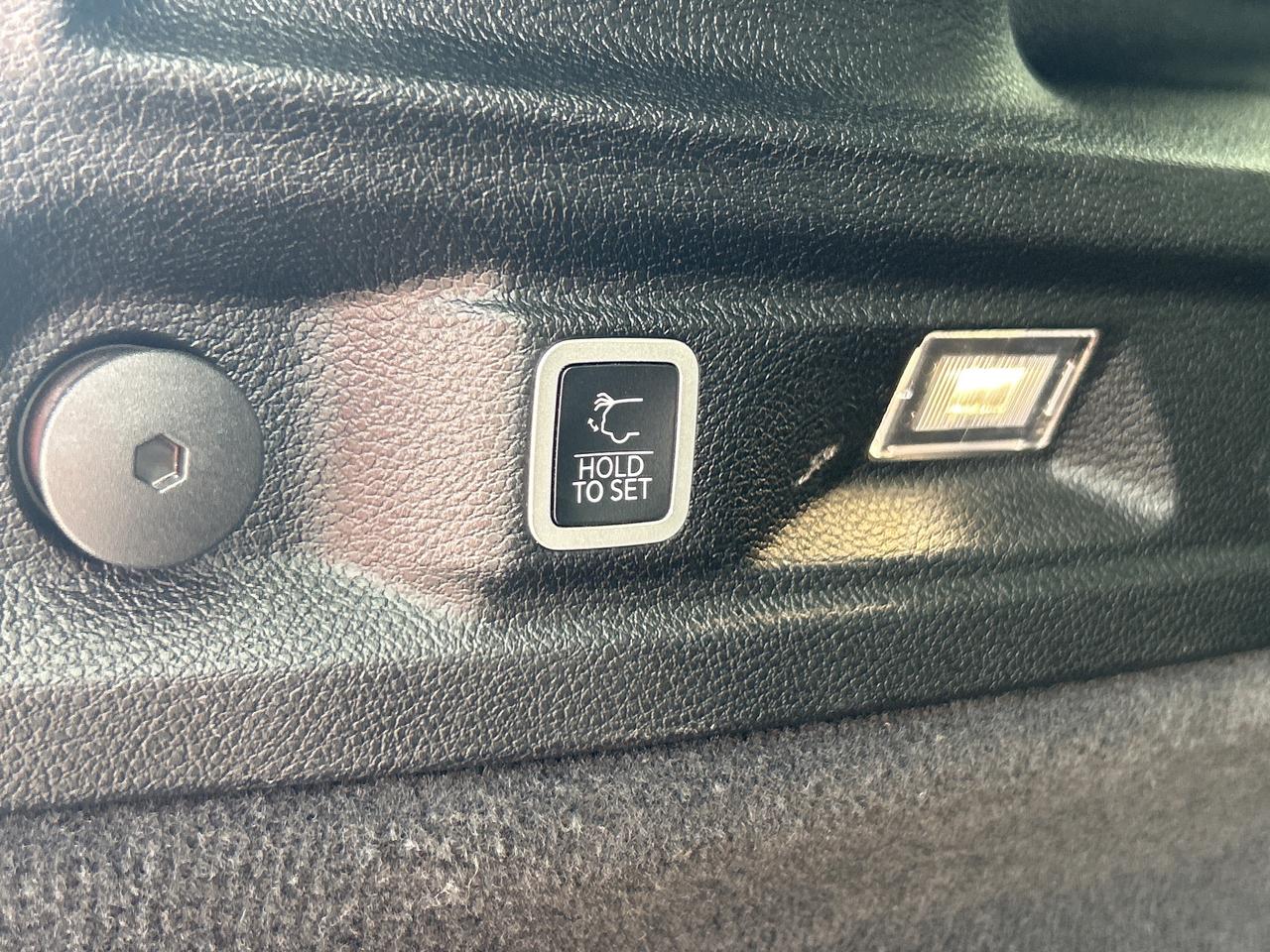 2022 Jeep Grand Cherokee L Overland 4x4   Nav.  Pano Roof Heated/Cooled Seats Photo