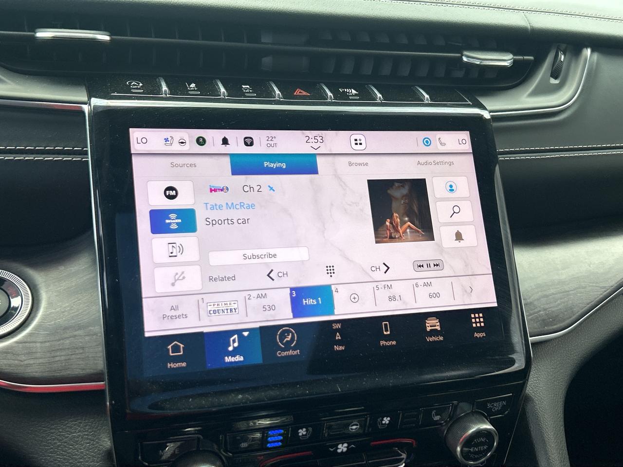 2022 Jeep Grand Cherokee L Overland 4x4   Nav.  Pano Roof Heated/Cooled Seats Photo