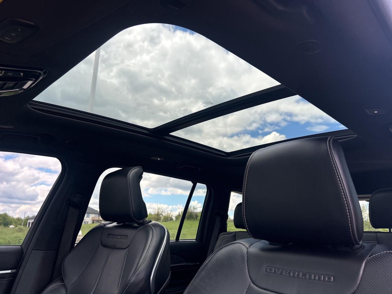 2022 Jeep Grand Cherokee L Overland 4x4   Nav.  Pano Roof Heated/Cooled Seats Photo