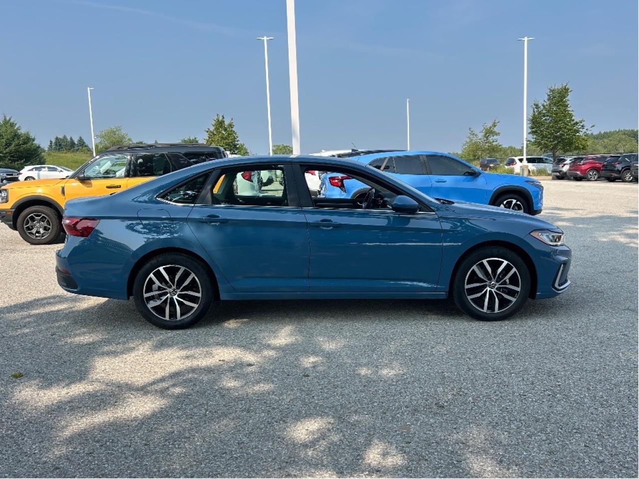 2025 Volkswagen Jetta Comfortline   Heated Seats & Steering Wheel Photo2