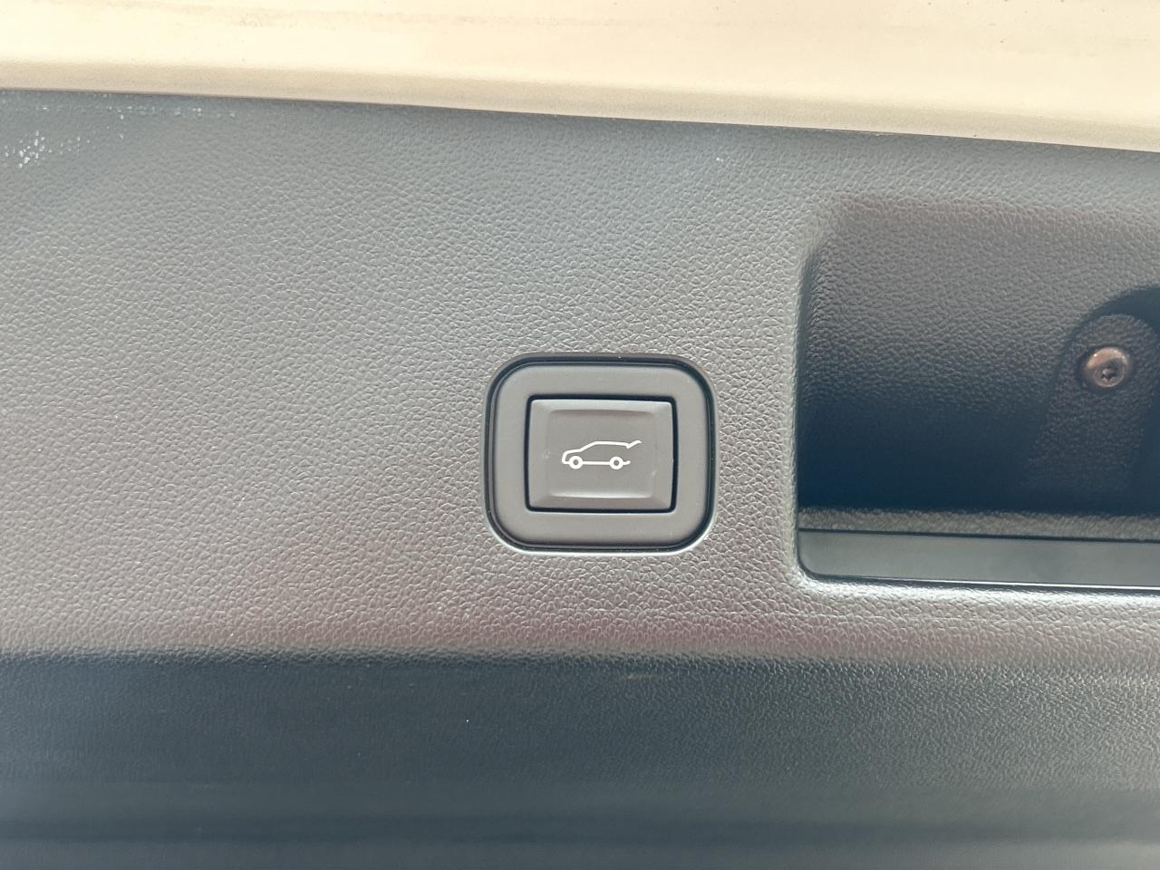 2024 Chevrolet Equinox EV RS w/2RS   Nav.   Heated Seats & Steering Wheel Photo