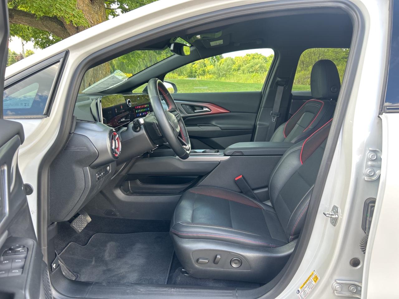 2024 Chevrolet Equinox EV RS w/2RS   Nav.   Heated Seats & Steering Wheel Photo