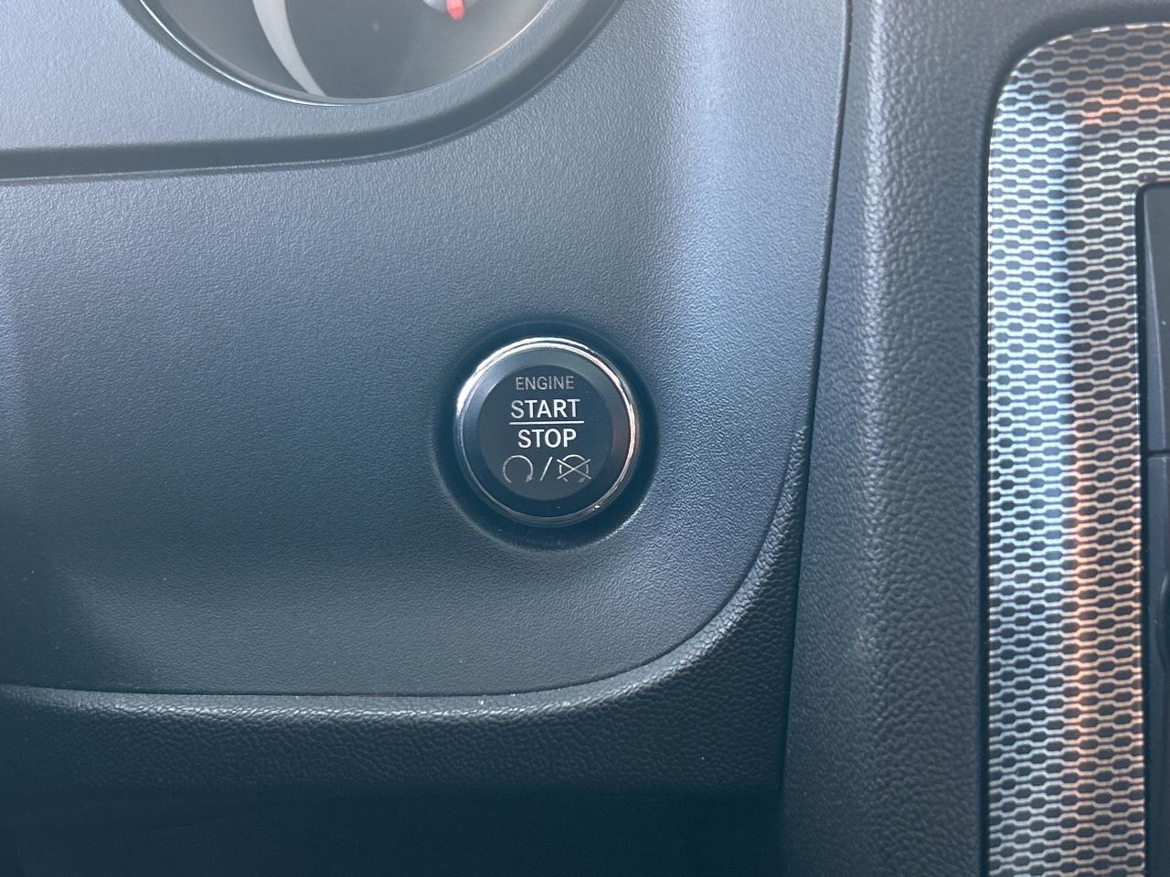 2014 Dodge Challenger R/T Classic V8   Sunroof   Leather   Heated Seats Photo