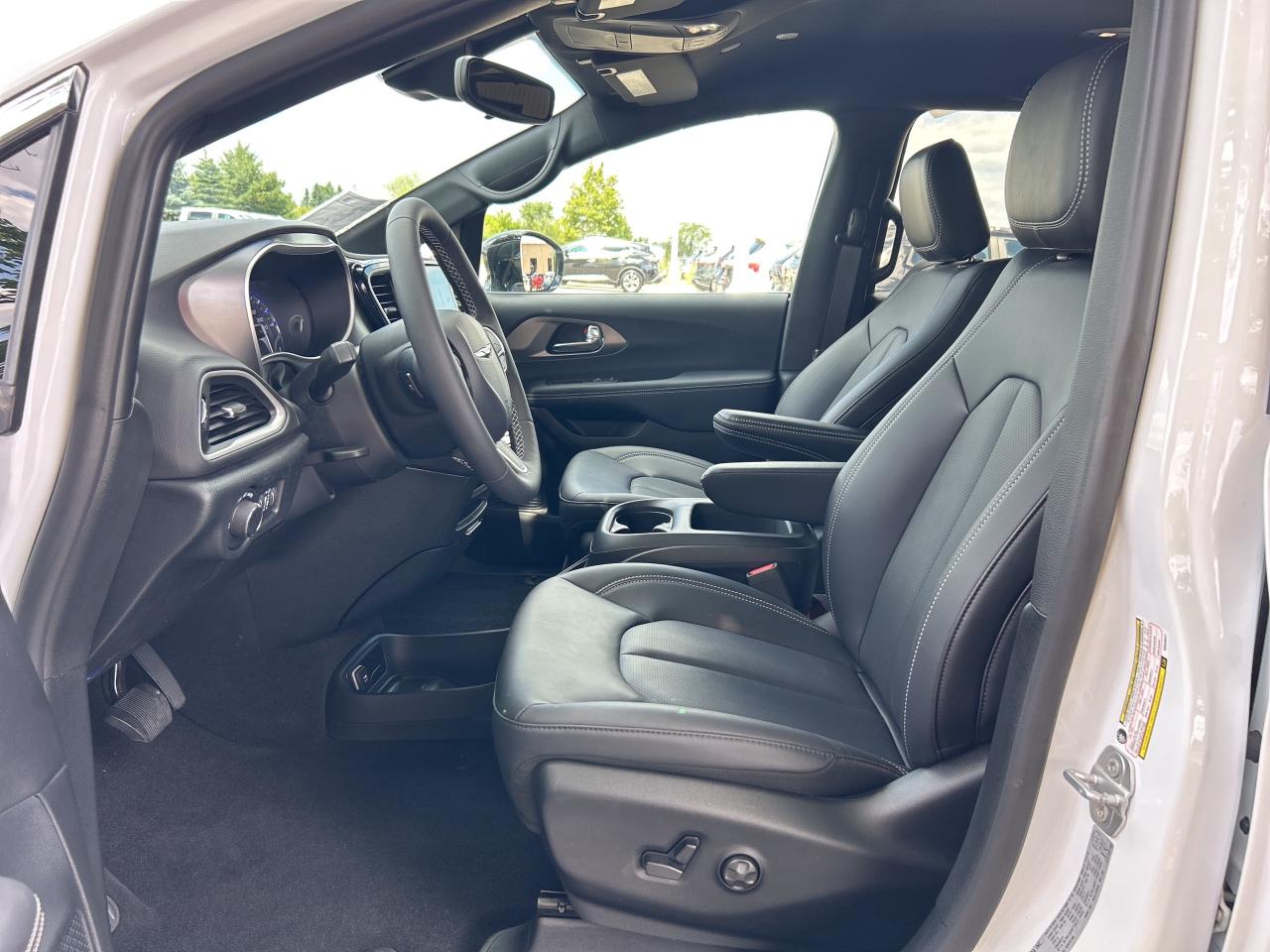 2025 Chrysler Grand Caravan SXT   Leather   Heated Seats & Steering Wheel Photo