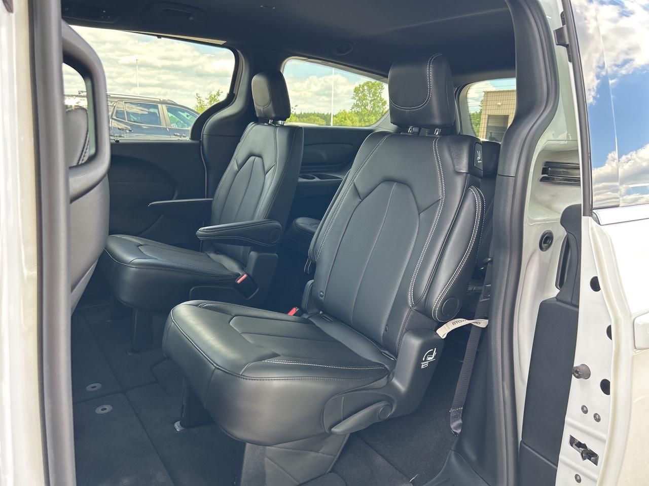 2025 Chrysler Grand Caravan SXT   Leather   Heated Seats & Steering Wheel Photo