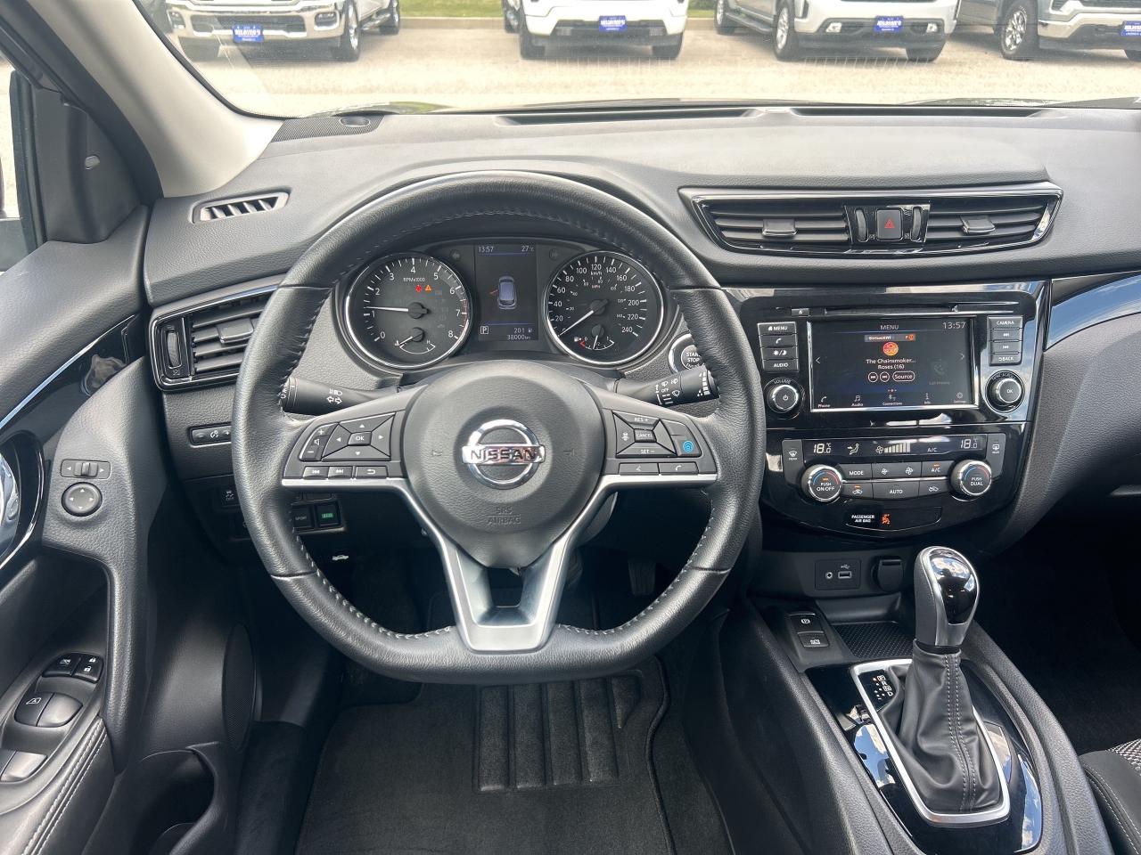 2023 Nissan Qashqai SV AWD   Sunroof   Heated Seats & Steering Wheel Photo