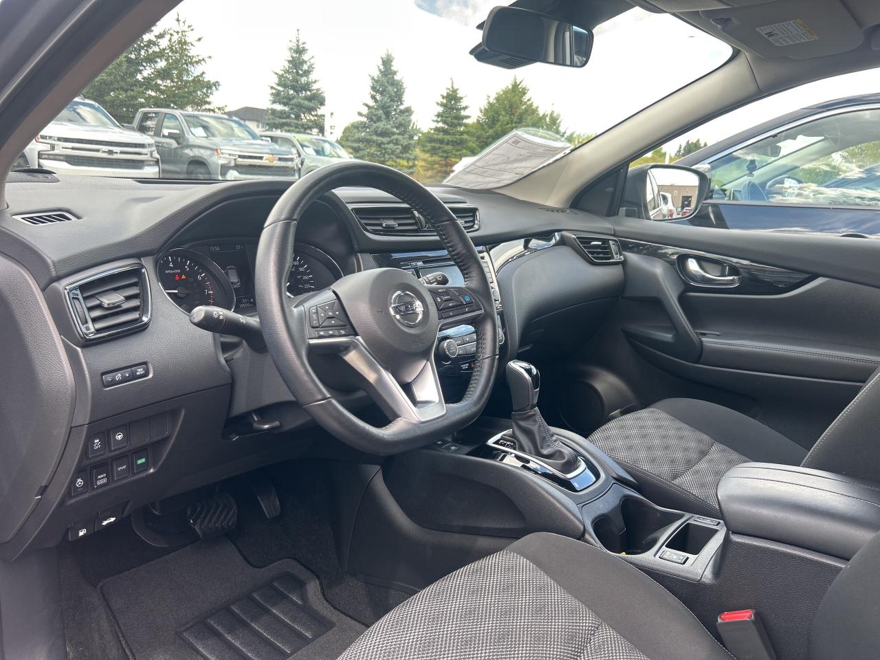 2023 Nissan Qashqai SV AWD   Sunroof   Heated Seats & Steering Wheel Photo