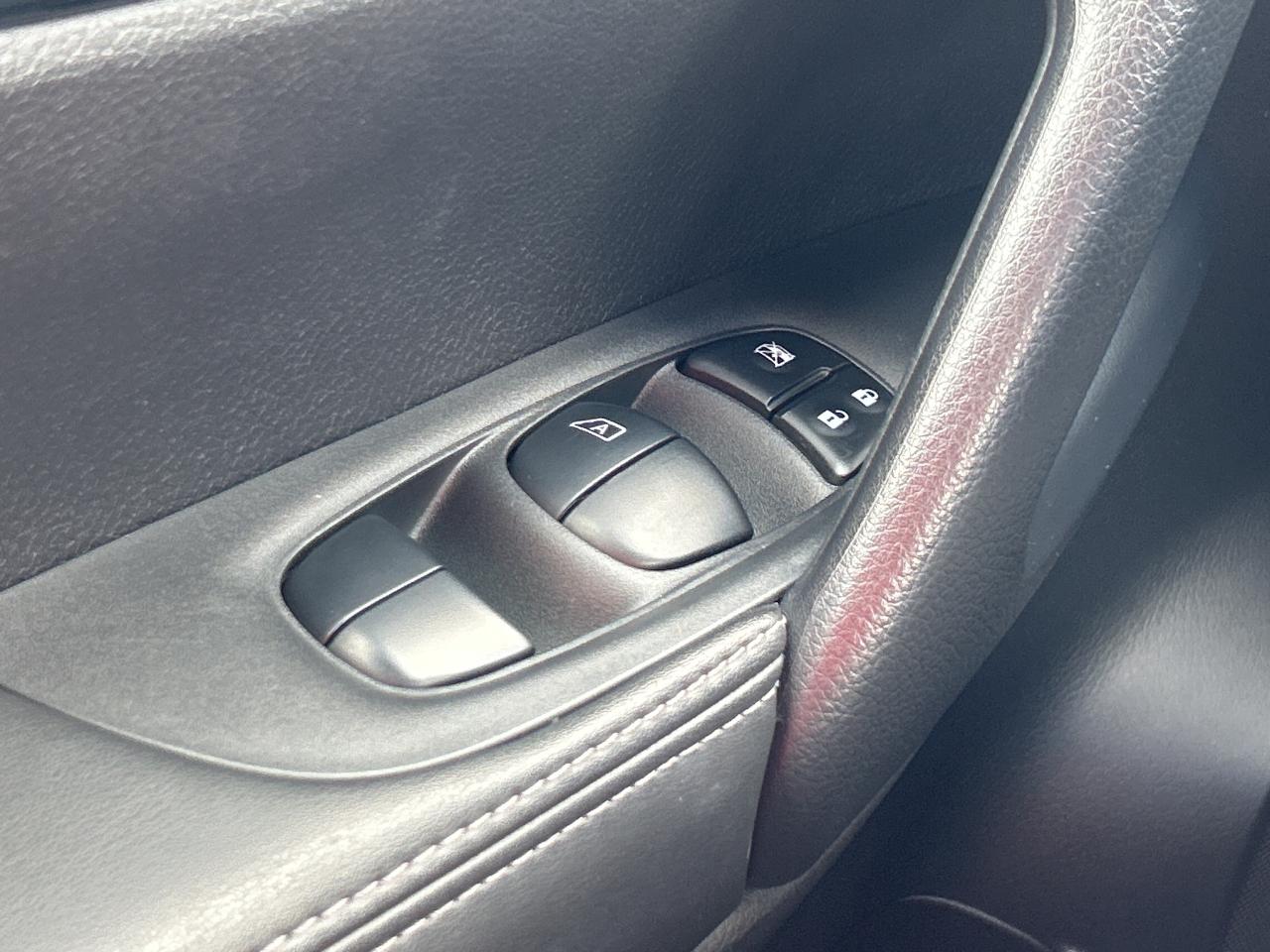 2023 Nissan Qashqai SV AWD   Sunroof   Heated Seats & Steering Wheel Photo