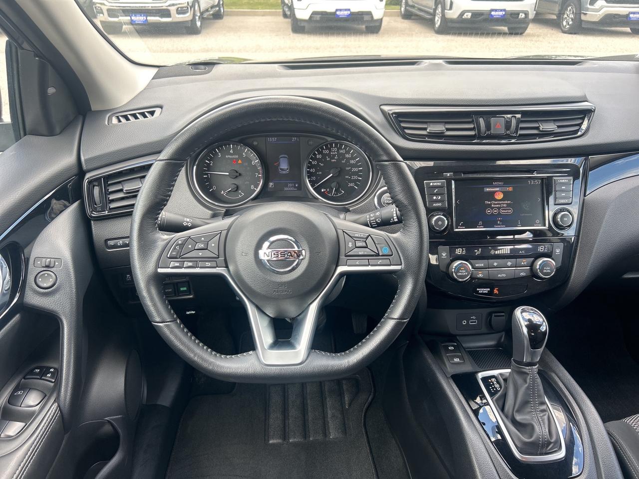 2023 Nissan Qashqai SV AWD   Sunroof   Heated Seats & Steering Wheel Photo