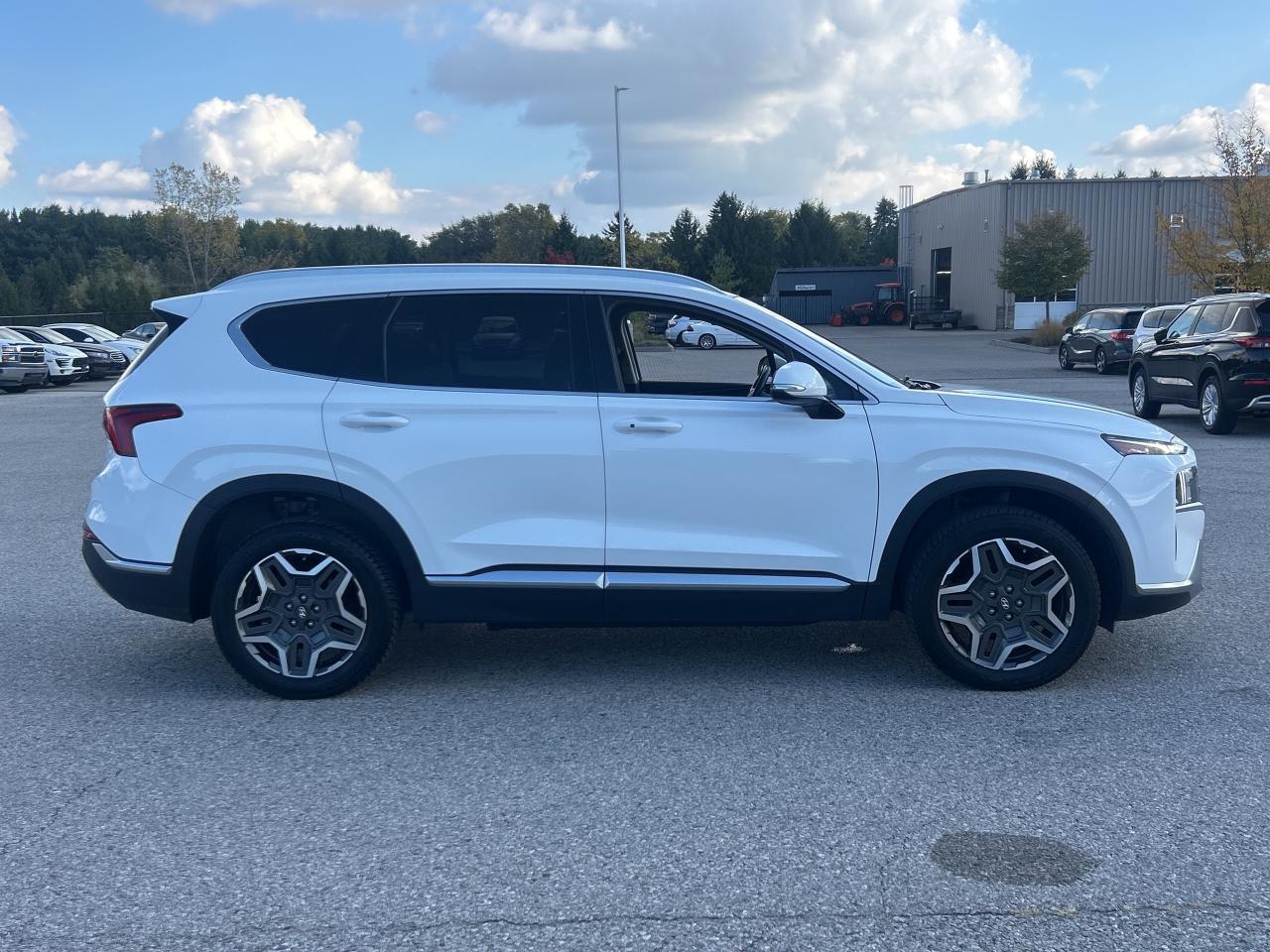 2022 Hyundai Santa Fe Hybrid Preferred AWD w/Trend Pkg.   Pano Roof   Leather Photo