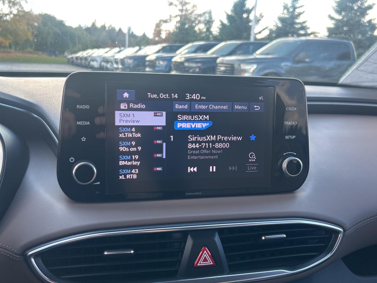 2022 Hyundai Santa Fe Hybrid Preferred AWD w/Trend Pkg.   Pano Roof   Leather Photo