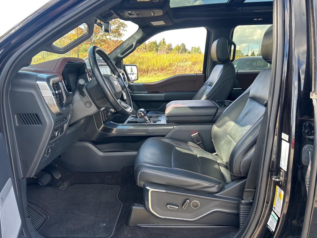 2022 Ford F-150 LARIAT FX4   Nav   Pano Roof   Heated/Cooled Seats Photo