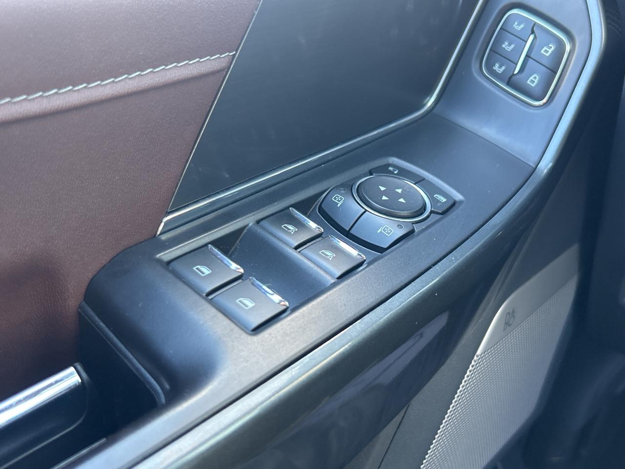 2022 Ford F-150 LARIAT FX4   Nav   Pano Roof   Heated/Cooled Seats Photo