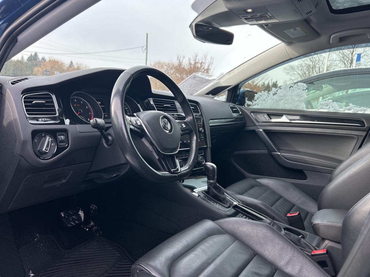 2018 Volkswagen Golf Highline   Nav.   Sunroof   Leather   Heated Seats Photo