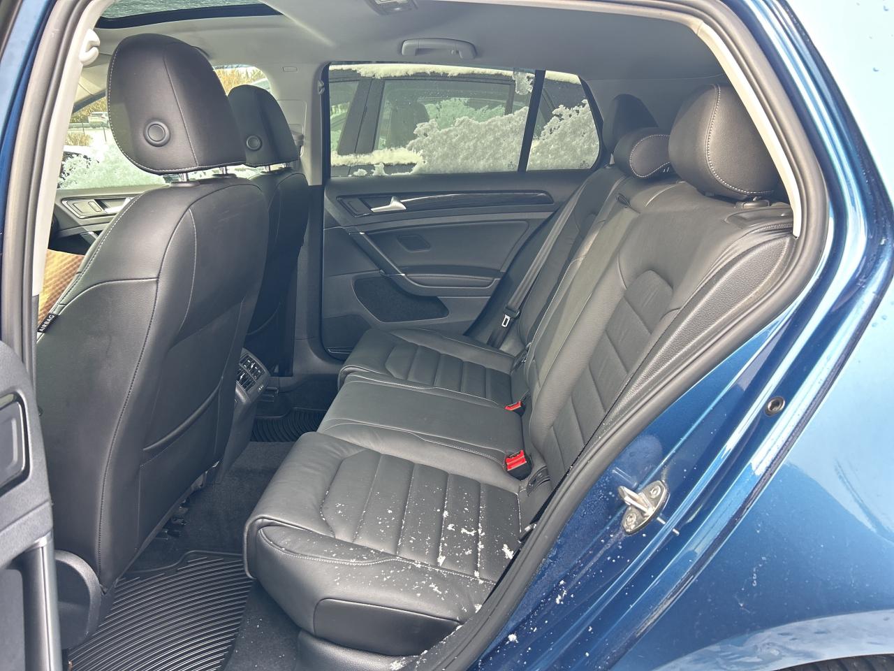 2018 Volkswagen Golf Highline   Nav.   Sunroof   Leather   Heated Seats Photo