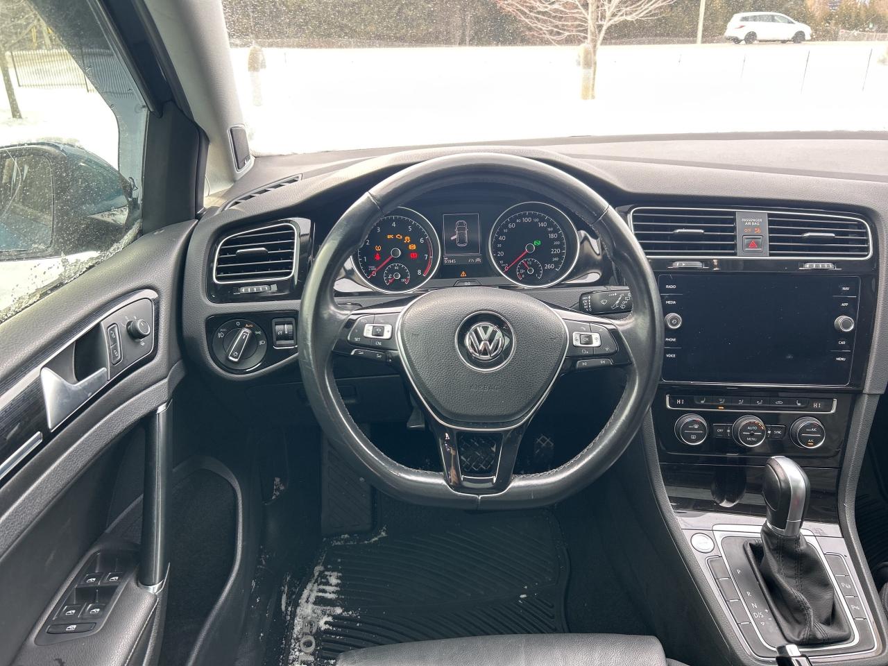 2018 Volkswagen Golf Highline   Nav.   Sunroof   Leather   Heated Seats Photo
