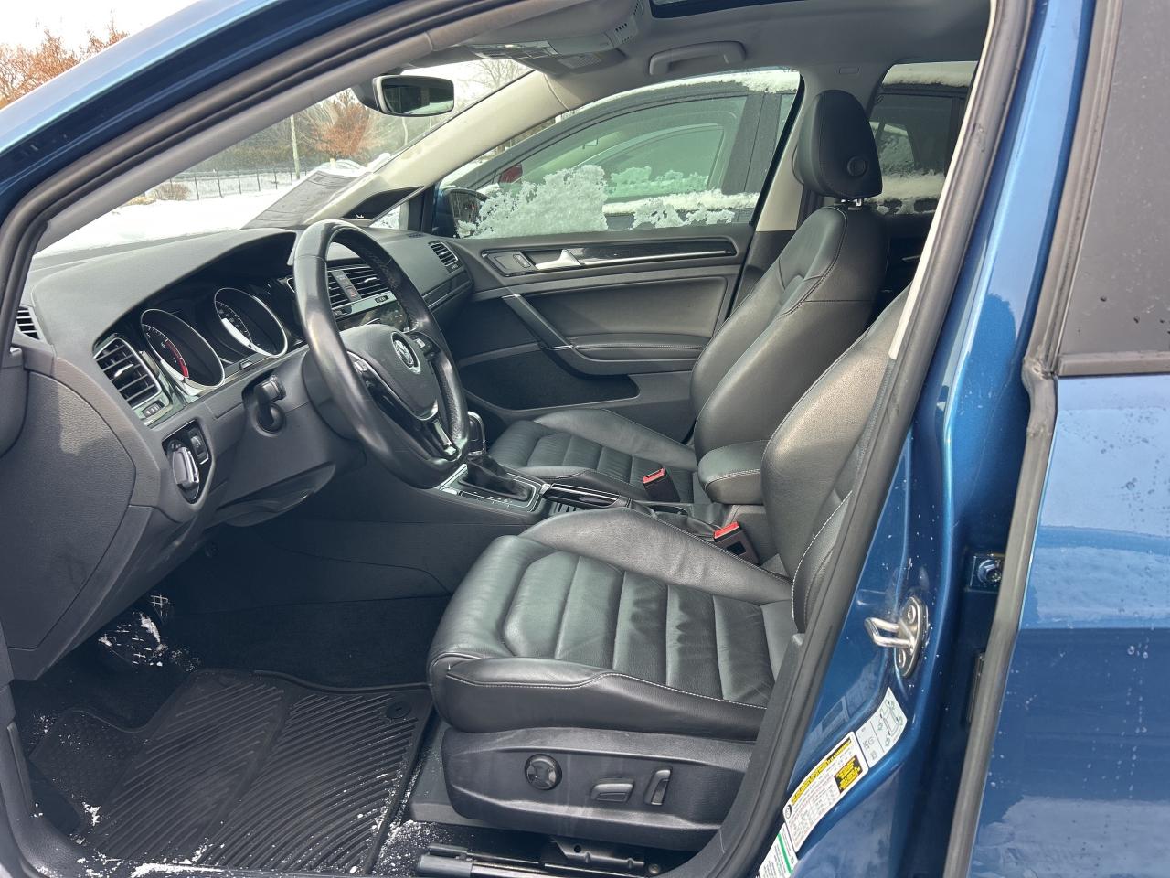 2018 Volkswagen Golf Highline   Nav.   Sunroof   Leather   Heated Seats Photo