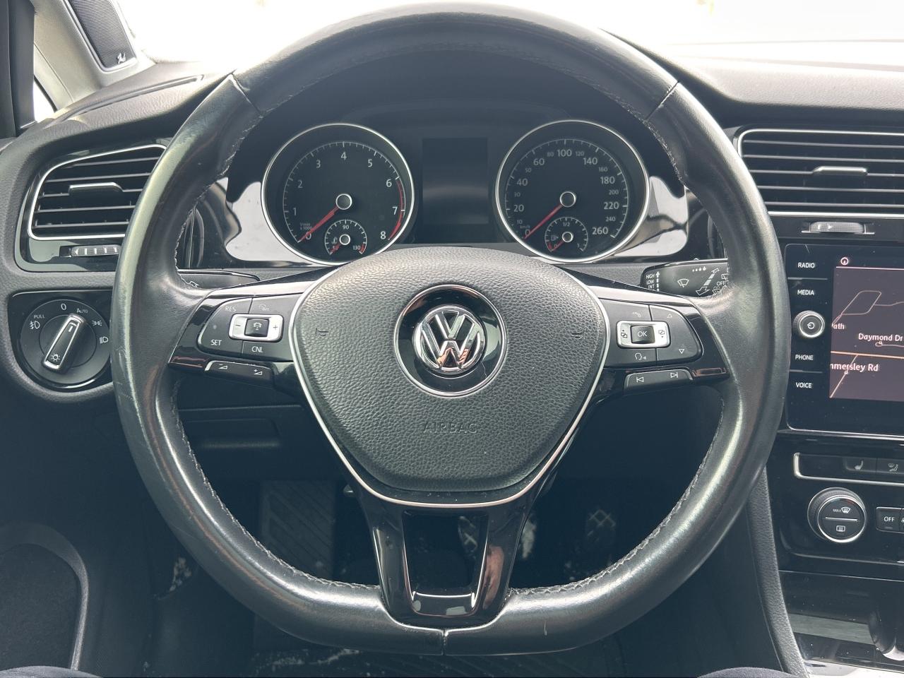 2018 Volkswagen Golf Highline   Nav.   Sunroof   Leather   Heated Seats Photo