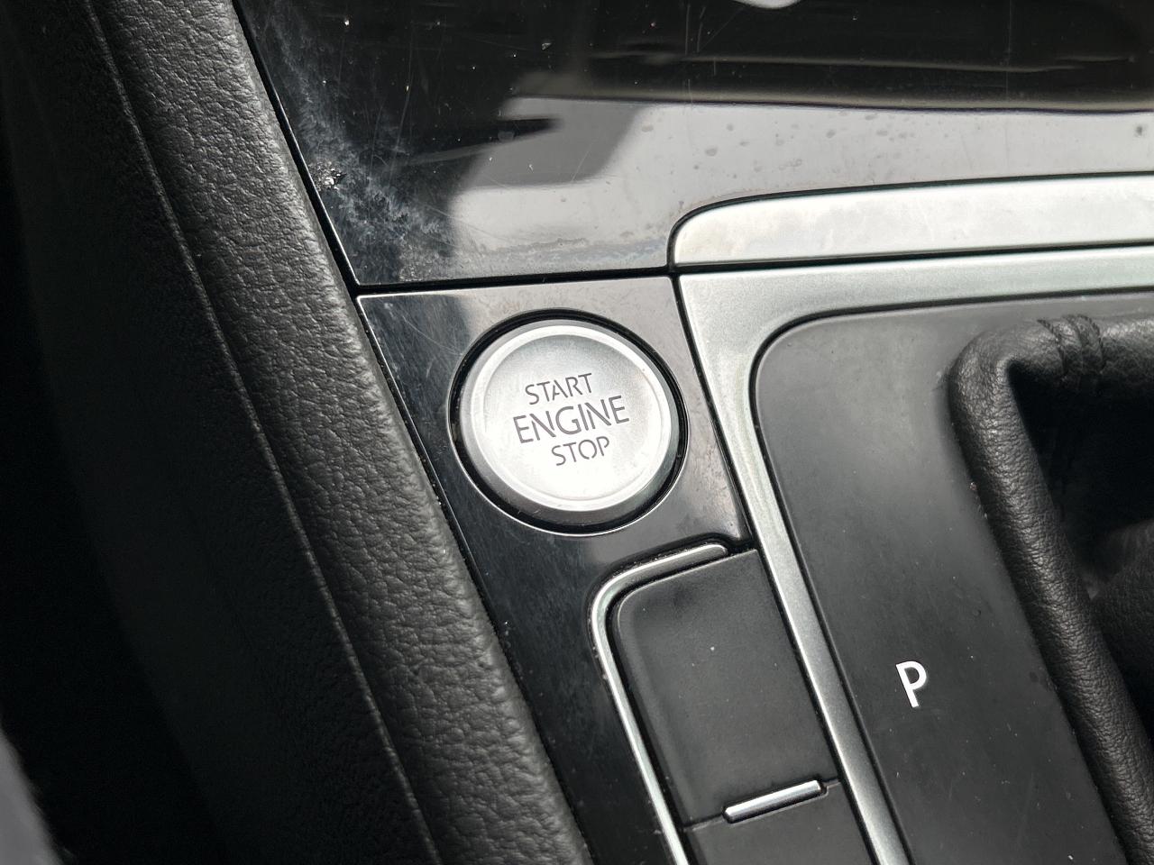 2018 Volkswagen Golf Highline   Nav.   Sunroof   Leather   Heated Seats Photo