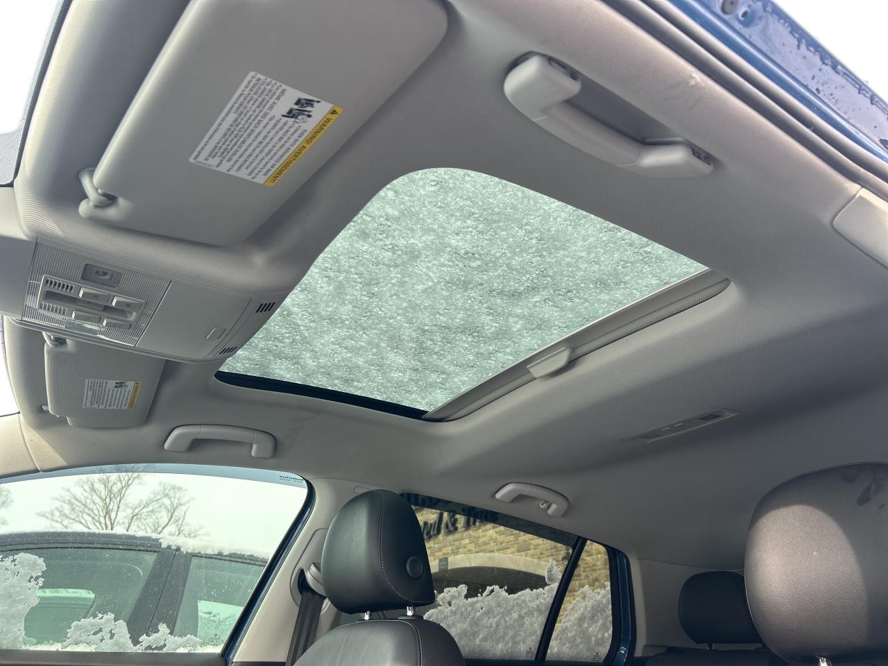 2018 Volkswagen Golf Highline   Nav.   Sunroof   Leather   Heated Seats Photo