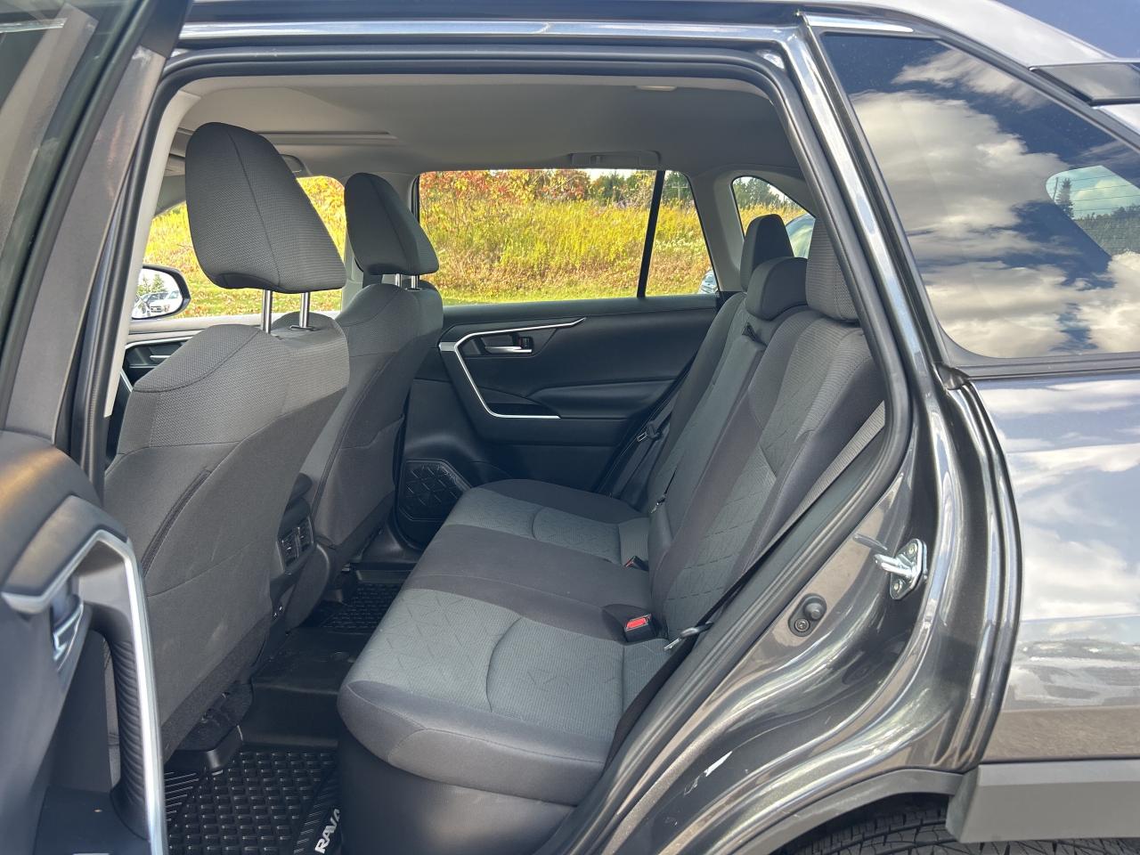 2024 Toyota RAV4 Hybrid XLE AWD   Sunroof   Heated Seats & Steering Wheel Photo