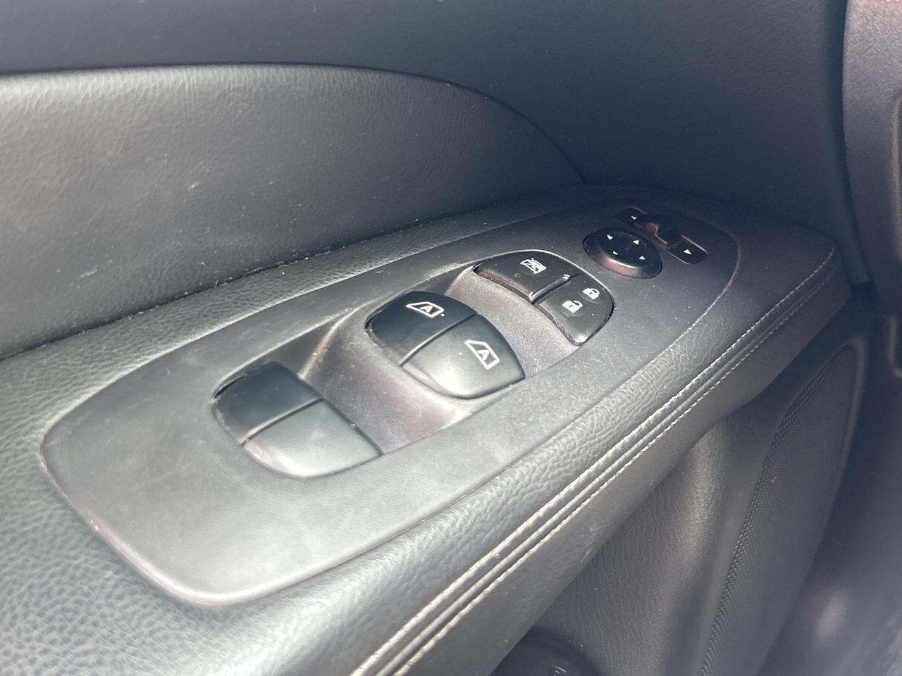 2020 Nissan Pathfinder SV Tech   Nav   7 Pass   Clean Carfax Photo