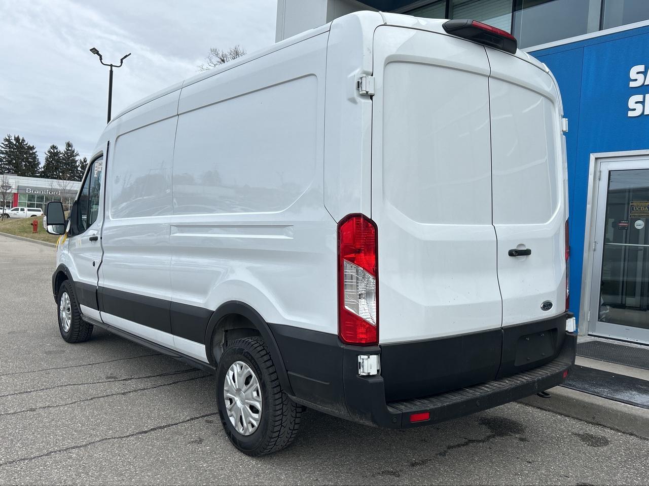2023 Ford Transit Cargo Van T-250 130 Med Rf 9070 GVWR   NAV   Clean Carfax Photo3