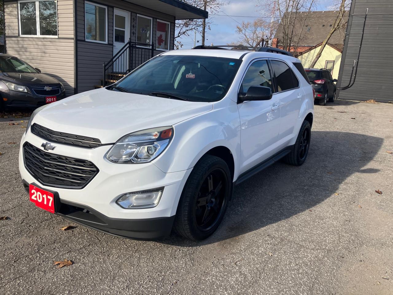 2017 Chevrolet Equinox FWD 4dr LT w/1LT Photo2
