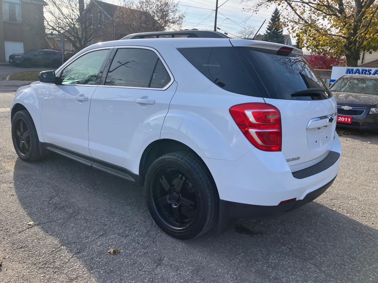 2017 Chevrolet Equinox FWD 4dr LT w/1LT Photo