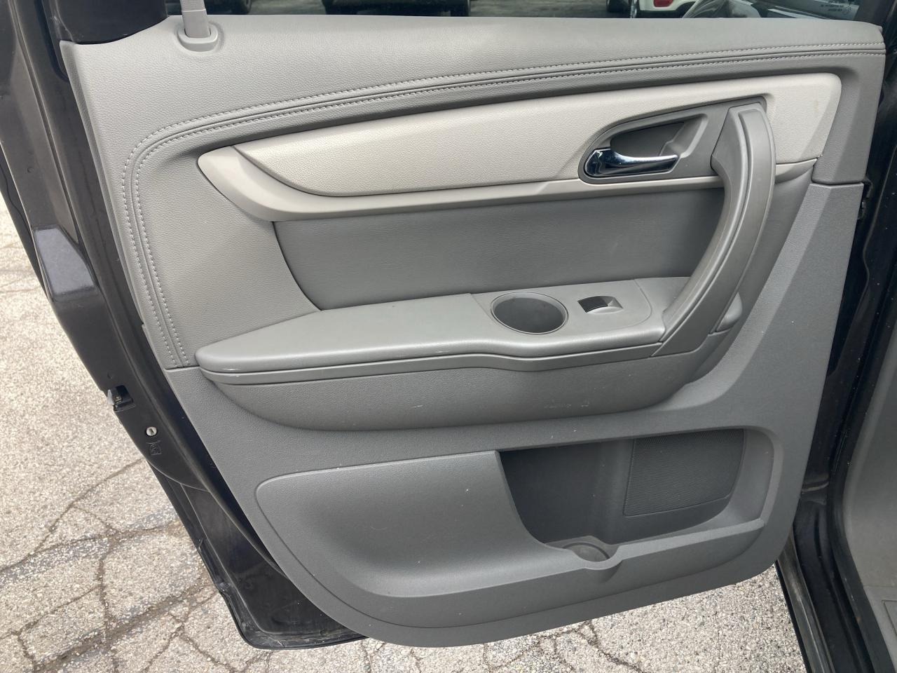 2016 Chevrolet Traverse LS-8 PASS-3.6-CLEAN CARFAX-CLEAN CAR Photo